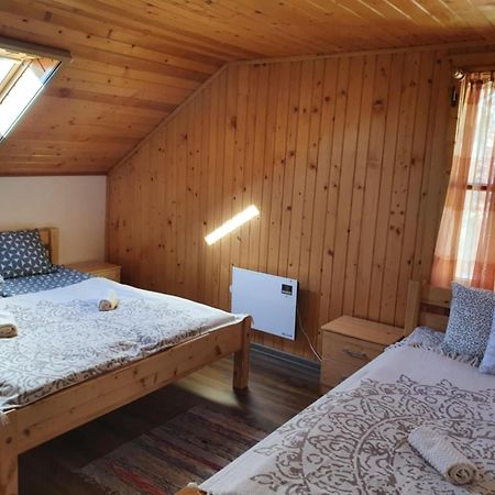 Relax Island Guesthouse Izvoare  Dış mekan fotoğraf